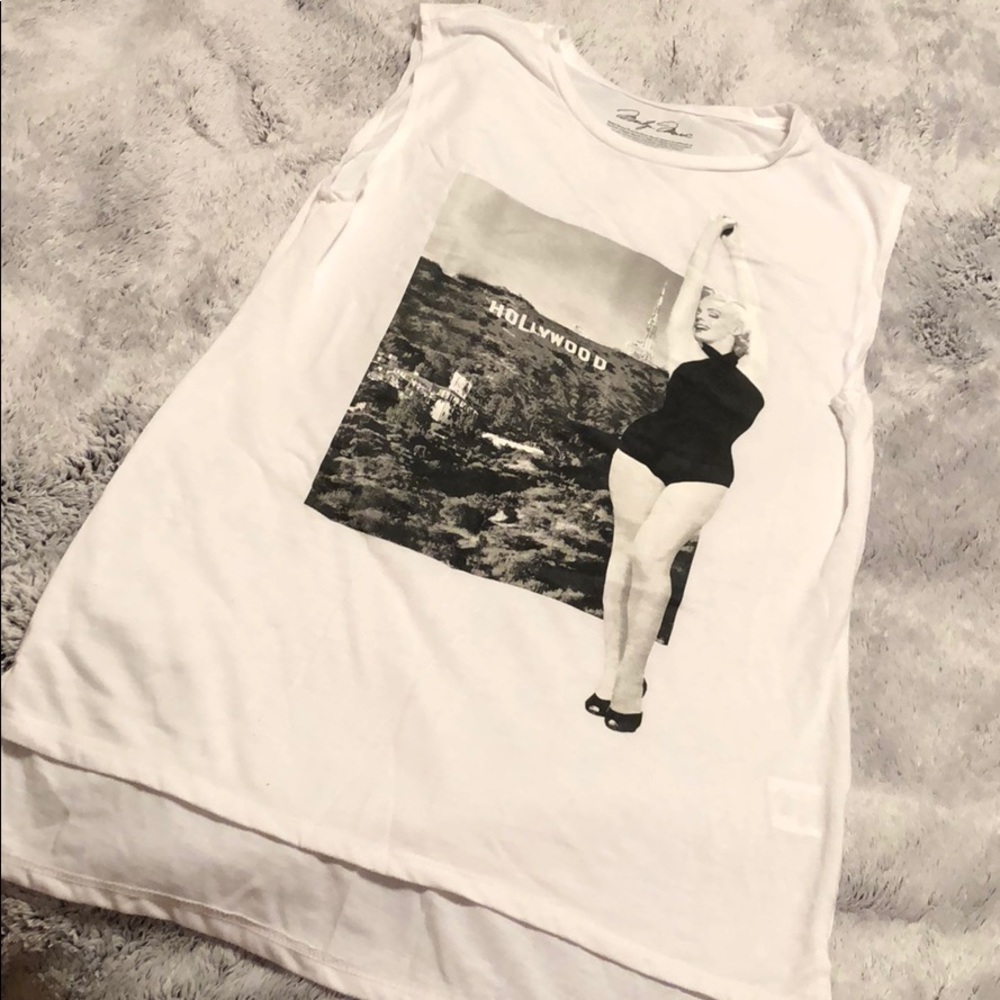 Graphic tank